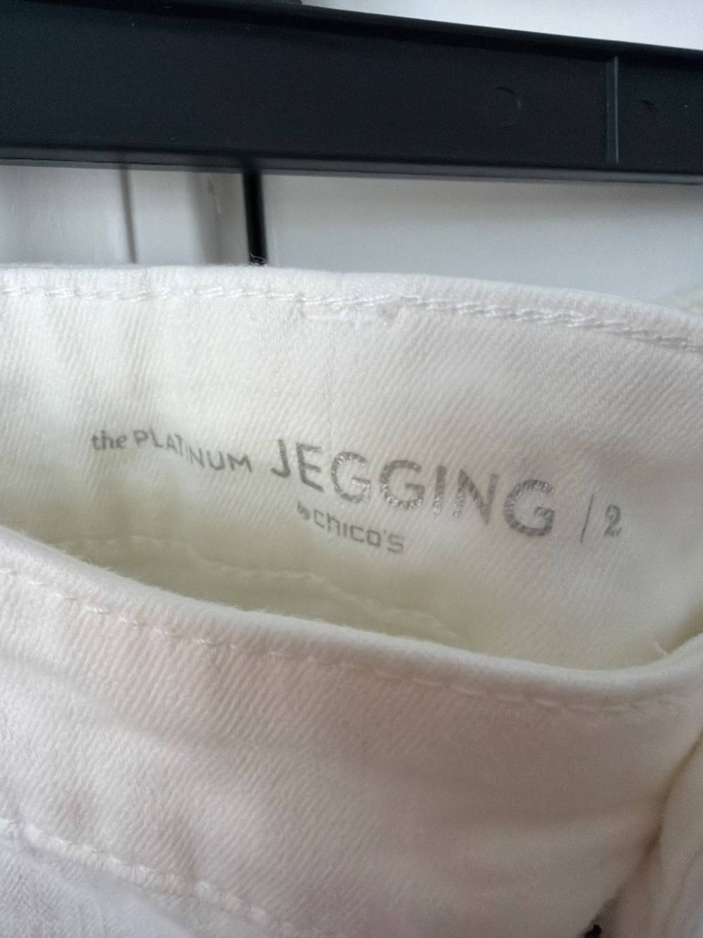 Chicos size 2 Platinum style jegging with button fly and zipper - Picture 3 of 5